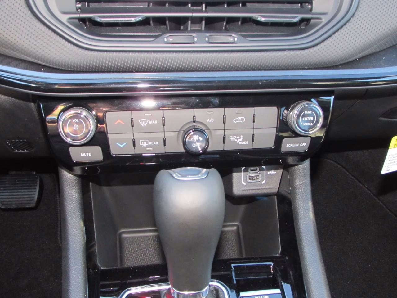 2026 Bright White Clearcoat Jeep Compass Latitude 4X4 SUV