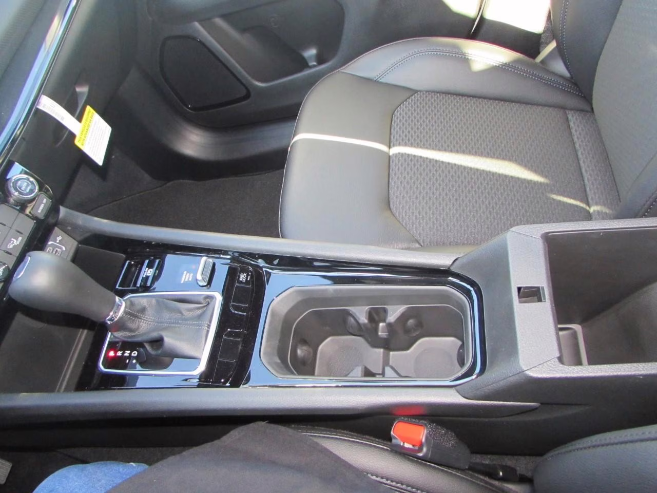 2026 Bright White Clearcoat Jeep Compass Latitude 4X4 SUV