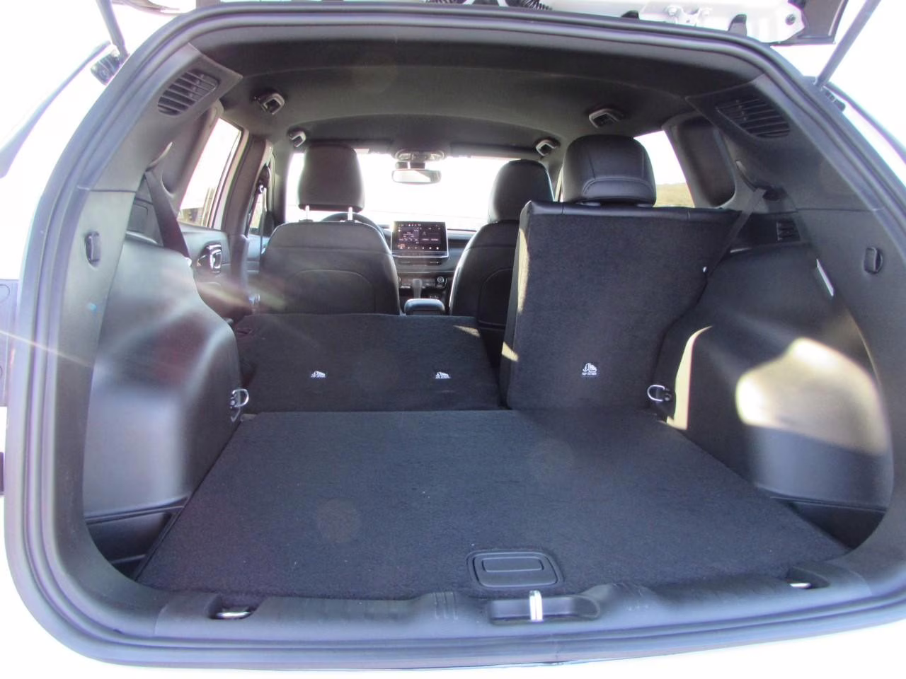 2026 Bright White Clearcoat Jeep Compass Latitude 4X4 SUV