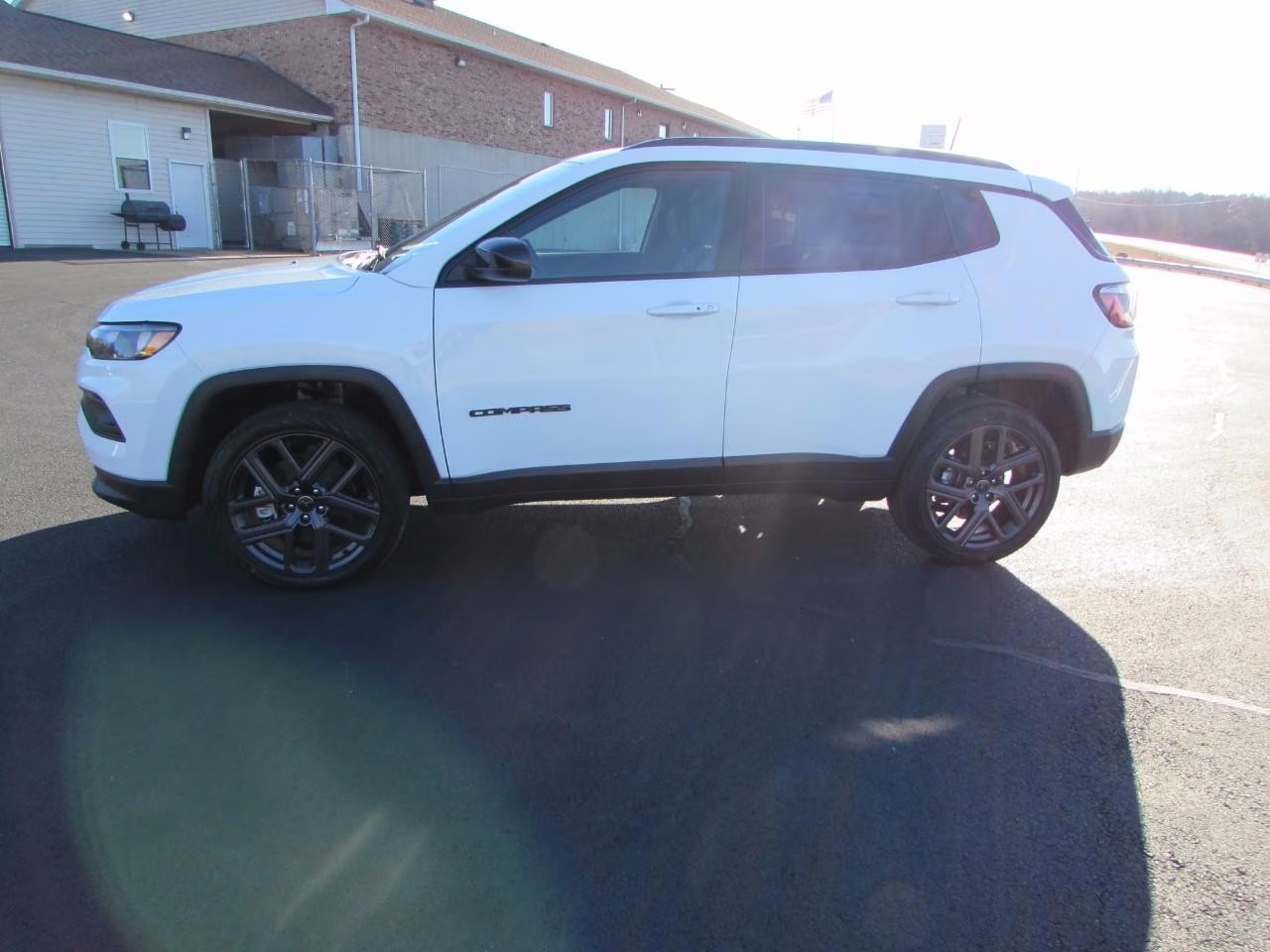 2026 Bright White Clearcoat Jeep Compass Latitude 4X4 SUV