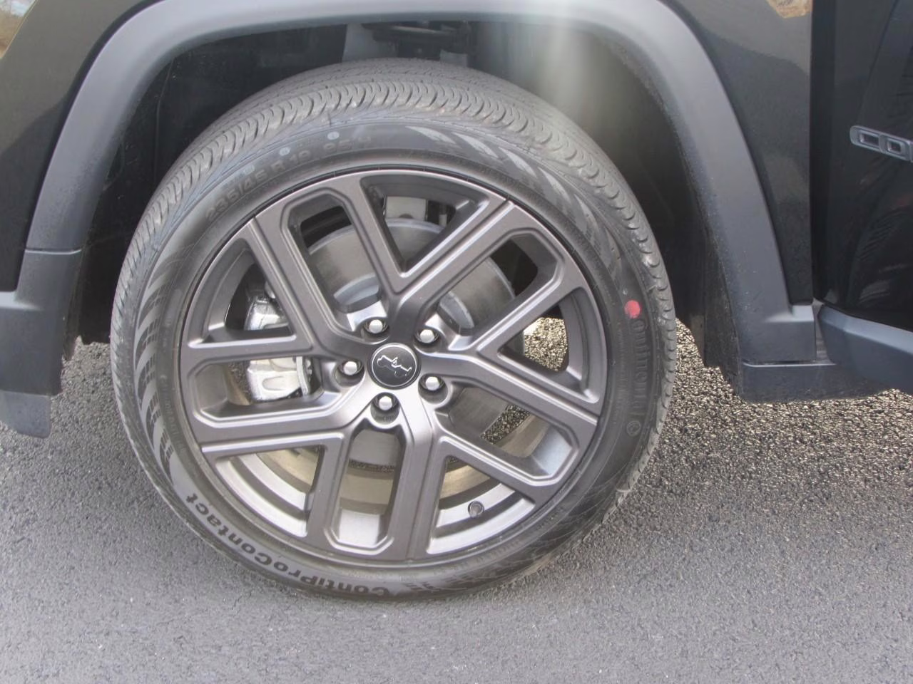 2026 Diamond Black Crystal Pearlcoat Jeep Compass Latitude 4X4 SUV