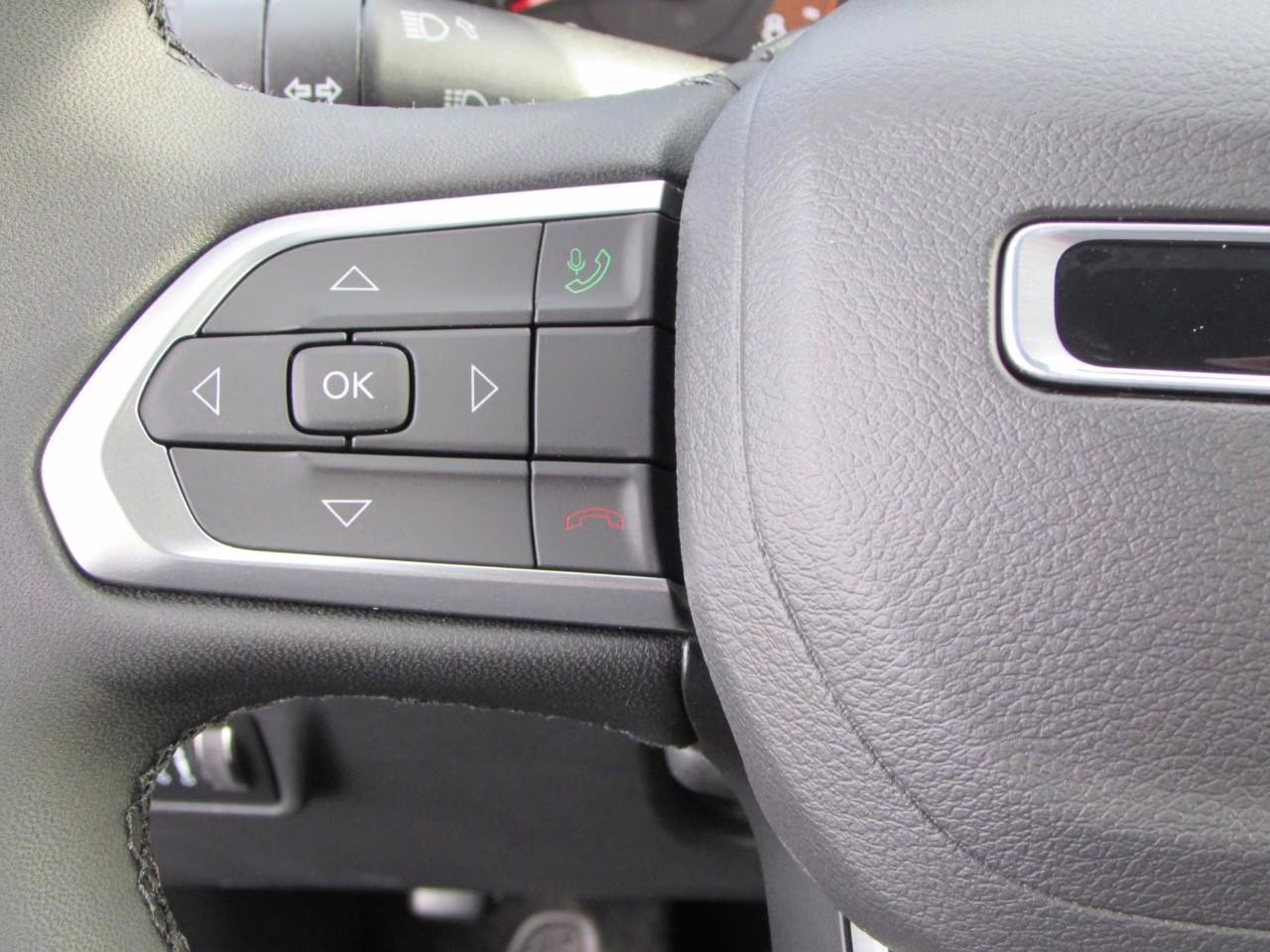 2026 Diamond Black Crystal Pearlcoat Jeep Compass Latitude 4X4 SUV