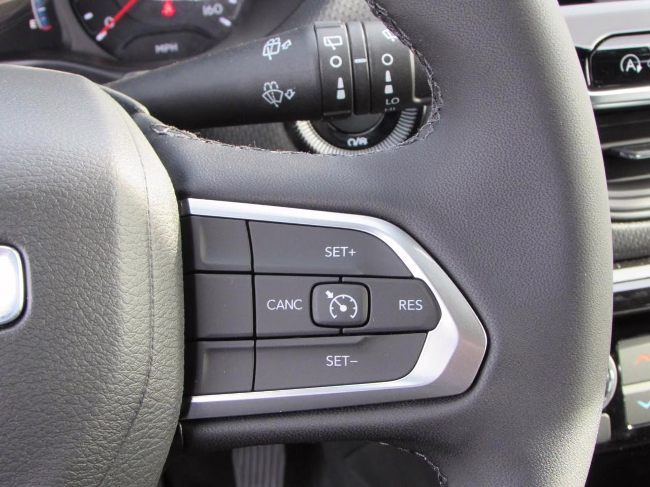 2026 Diamond Black Crystal Pearlcoat Jeep Compass Latitude 4X4 SUV