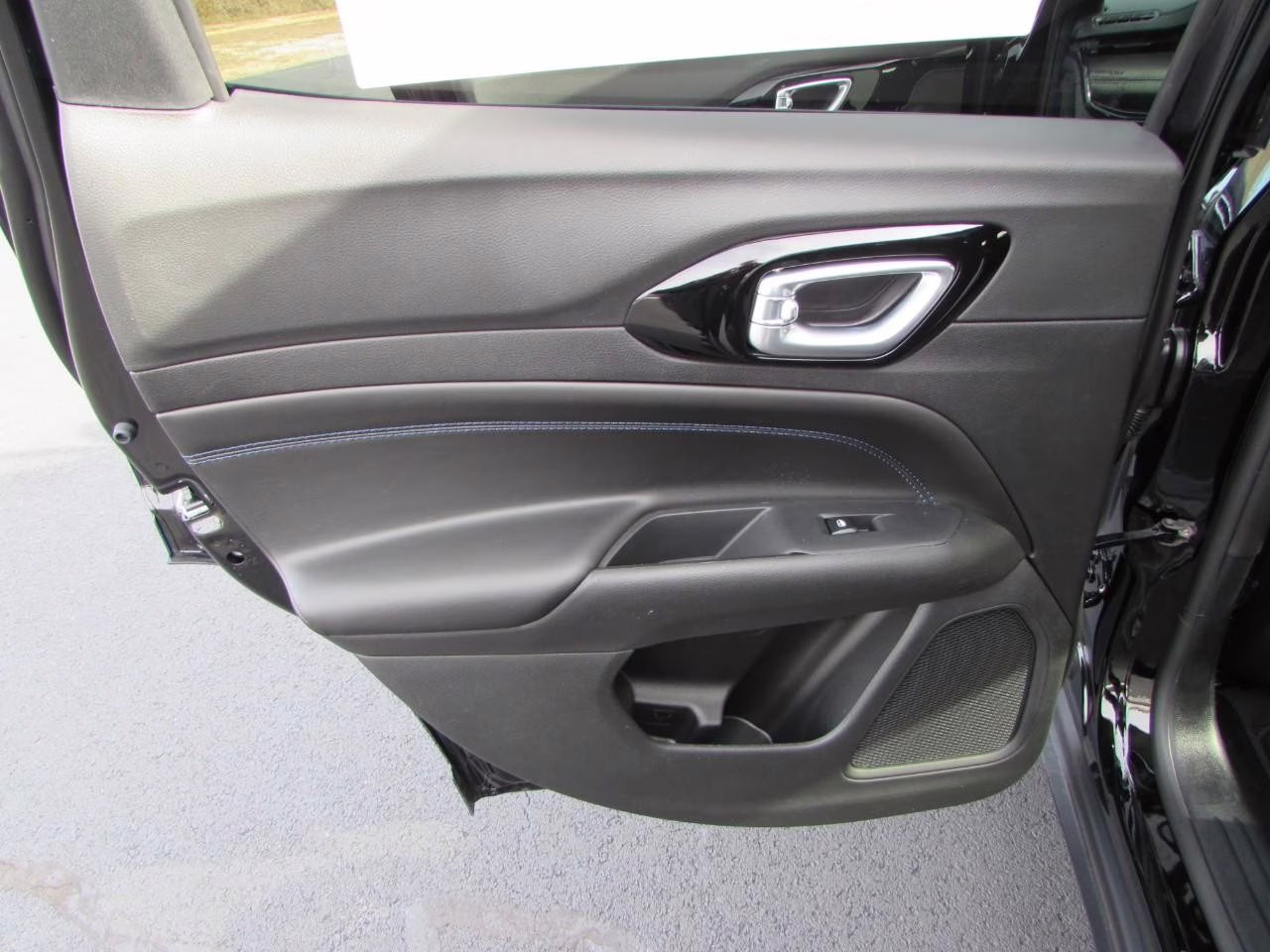 2026 Diamond Black Crystal Pearlcoat Jeep Compass Latitude 4X4 SUV