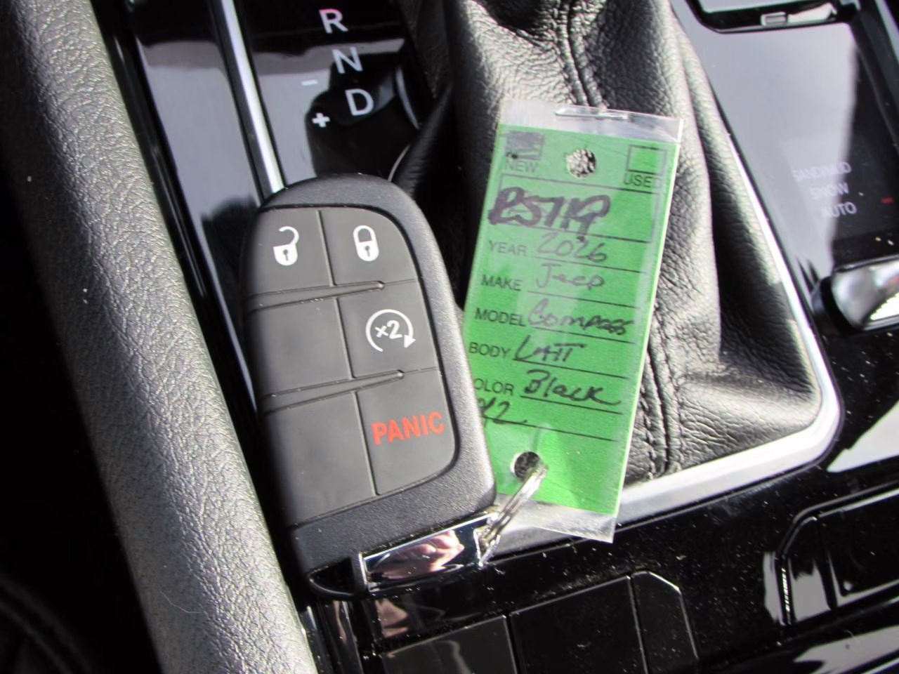 2026 Diamond Black Crystal Pearlcoat Jeep Compass Latitude 4X4 SUV