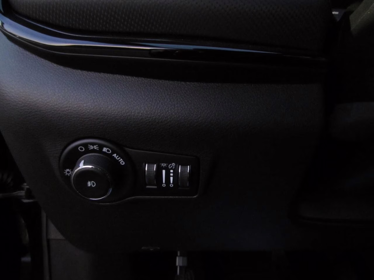 2026 Diamond Black Crystal Pearlcoat Jeep Compass Latitude 4X4 SUV