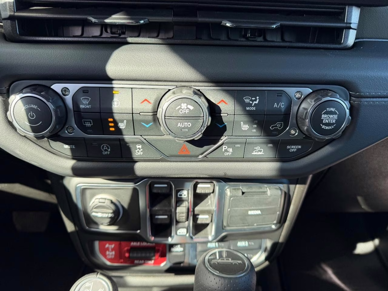 2026 Bright White Clearcoat Jeep Gladiator Mojave 4X4 Truck