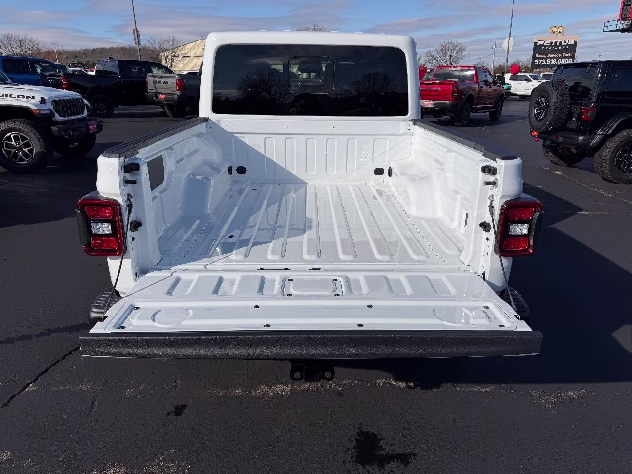 2026 Bright White Clearcoat Jeep Gladiator Mojave 4X4 Truck