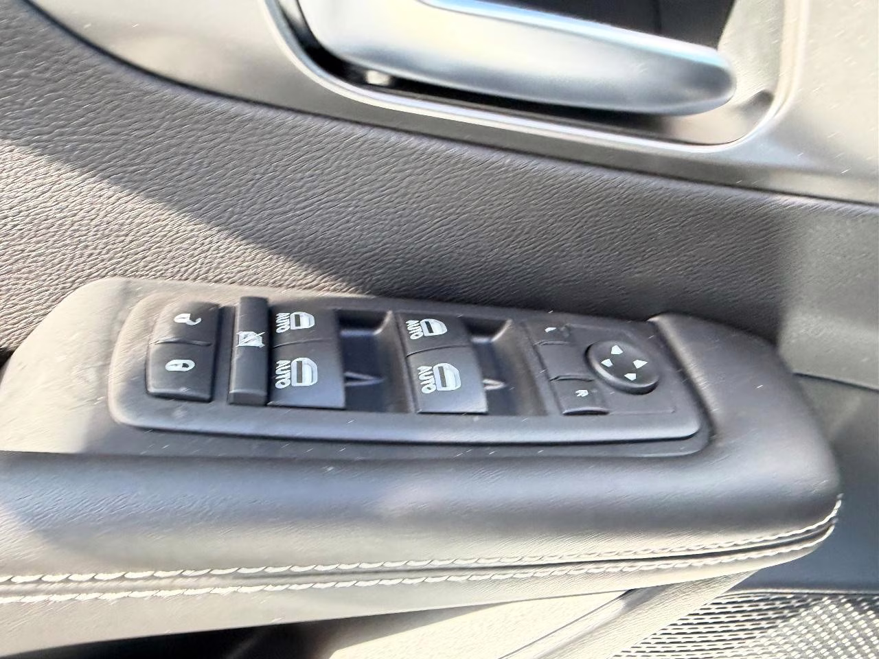 2026 Bright White Clearcoat Chrysler Pacifica Select FWD Van