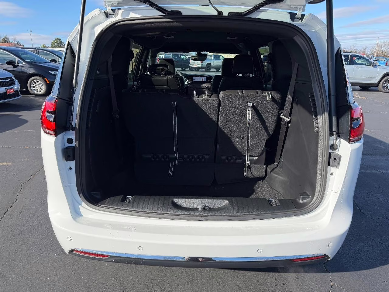 2026 Bright White Clearcoat Chrysler Pacifica Select FWD Van