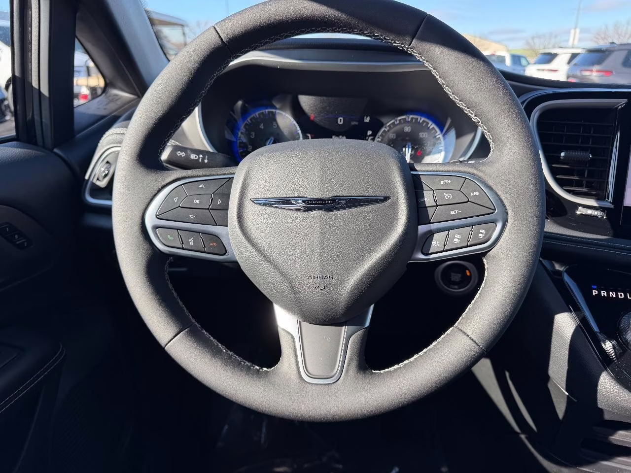 2026 Diamond Black Crystal Pearlcoat Chrysler Pacifica Select FWD Van