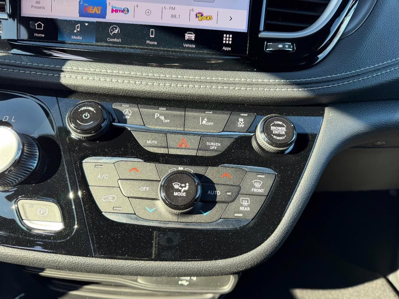 2026 Diamond Black Crystal Pearlcoat Chrysler Pacifica Select FWD Van