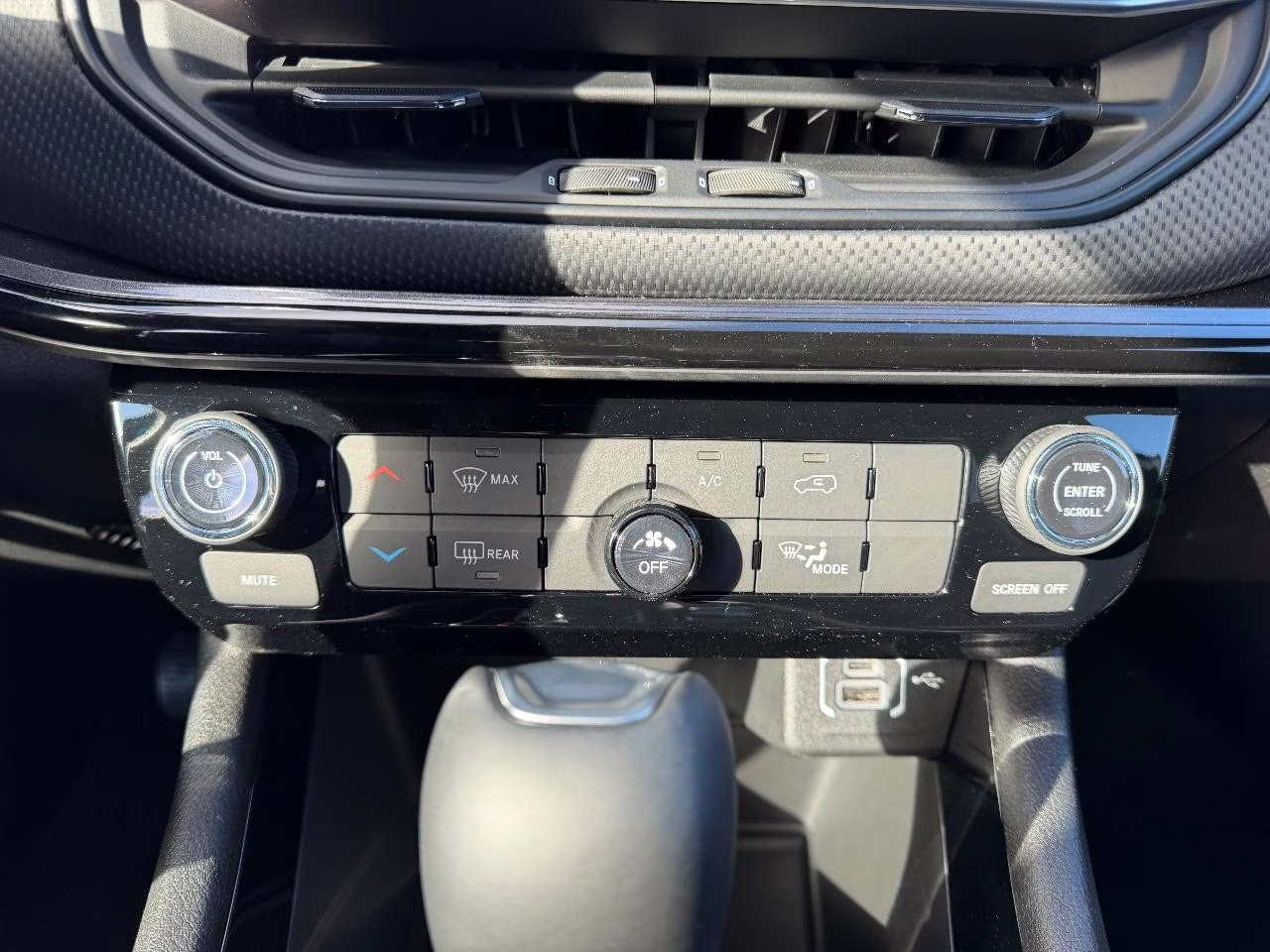 2026 Bright White Clearcoat Jeep Compass Latitude 4X4 SUV