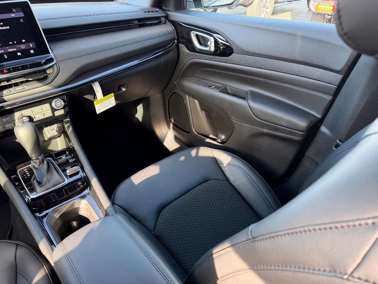 2026 Bright White Clearcoat Jeep Compass Latitude 4X4 SUV