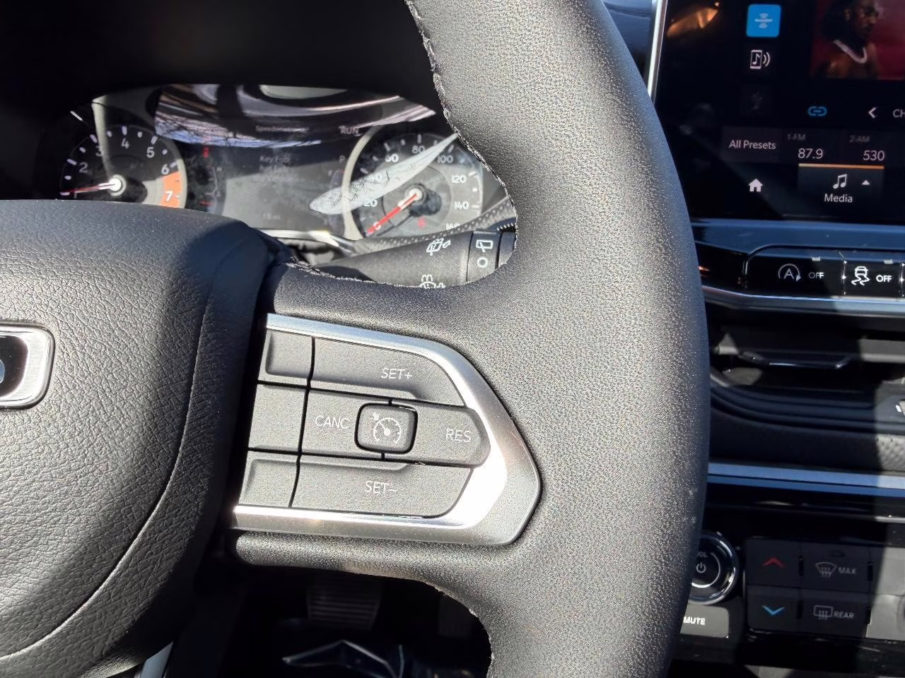 2026 Bright White Clearcoat Jeep Compass Latitude 4X4 SUV