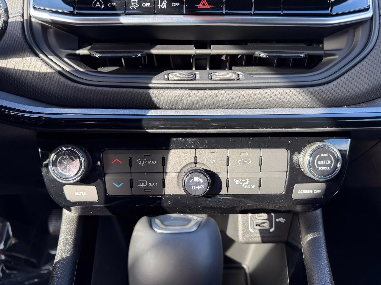 2026 Bright White Clearcoat Jeep Compass Latitude 4X4 SUV