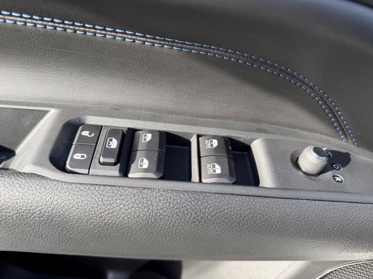 2026 Bright White Clearcoat Jeep Compass Latitude 4X4 SUV