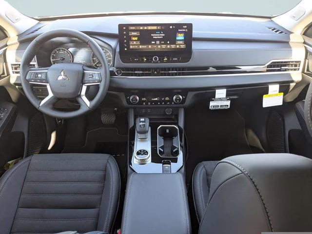 2026 Moonstone Gray Metallic Mitsubishi Outlander SE FWD SUV