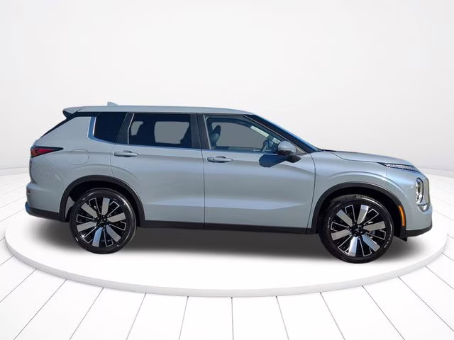 2026 Moonstone Gray Metallic Mitsubishi Outlander SE FWD SUV