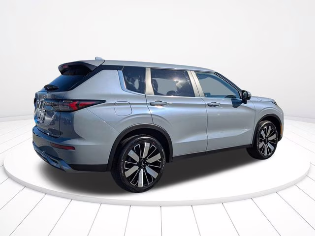 2026 Moonstone Gray Metallic Mitsubishi Outlander SE FWD SUV