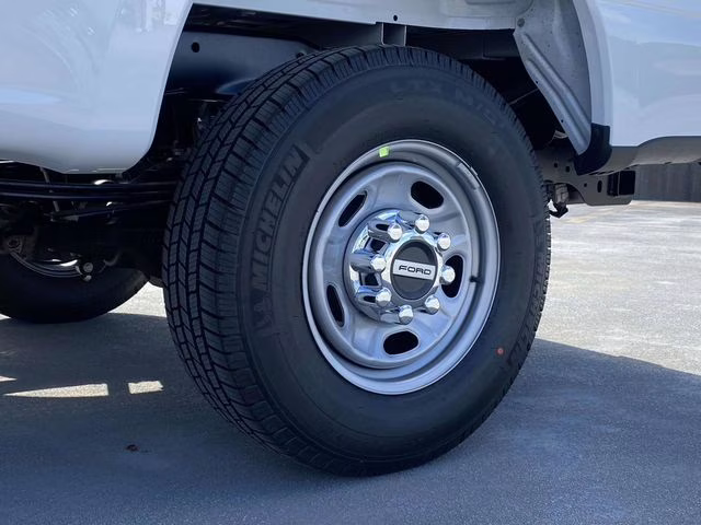 2026 Oxford White Ford Super Duty F-250 SRW XL 4X4 Truck