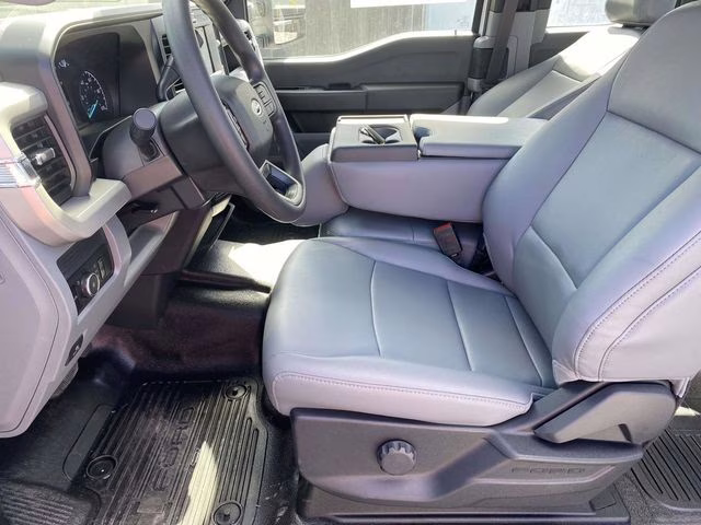 2026 Oxford White Ford Super Duty F-250 SRW XL 4X4 Truck