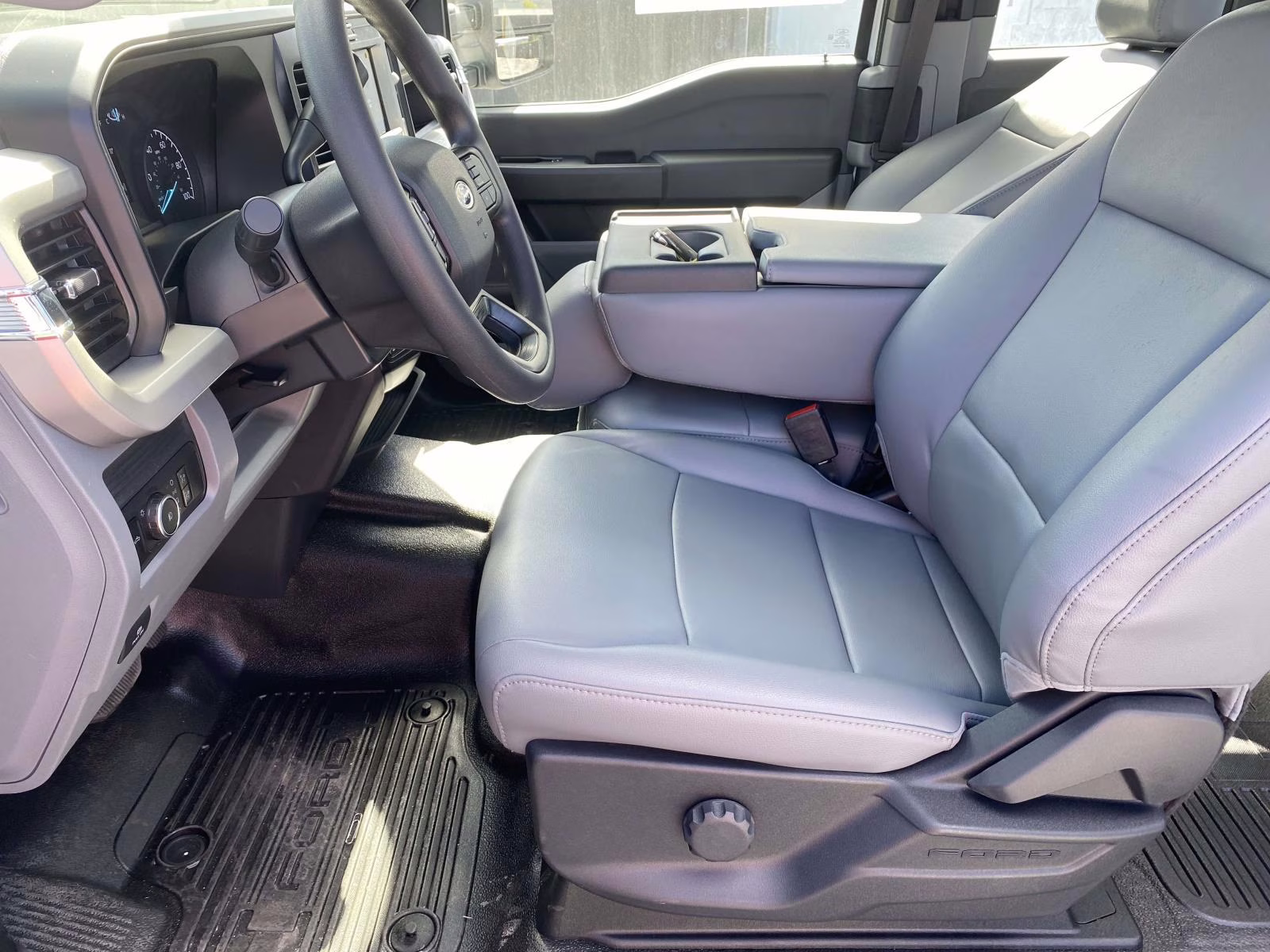 2026 Oxford White Ford Super Duty F-250 SRW XL 4X4 Truck