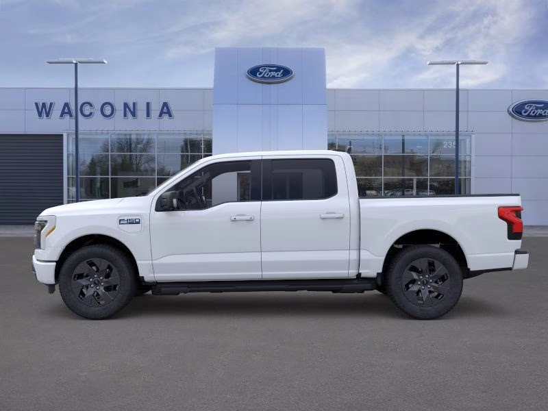 2025 Oxford White Ford F-150 Lightning Flash AWD Truck