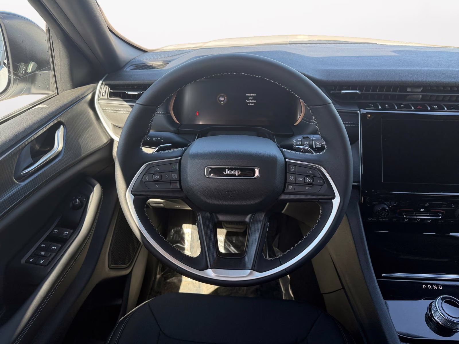 2025 Bright White Clearcoat Jeep Grand Cherokee L Laredo 4X4 SUV