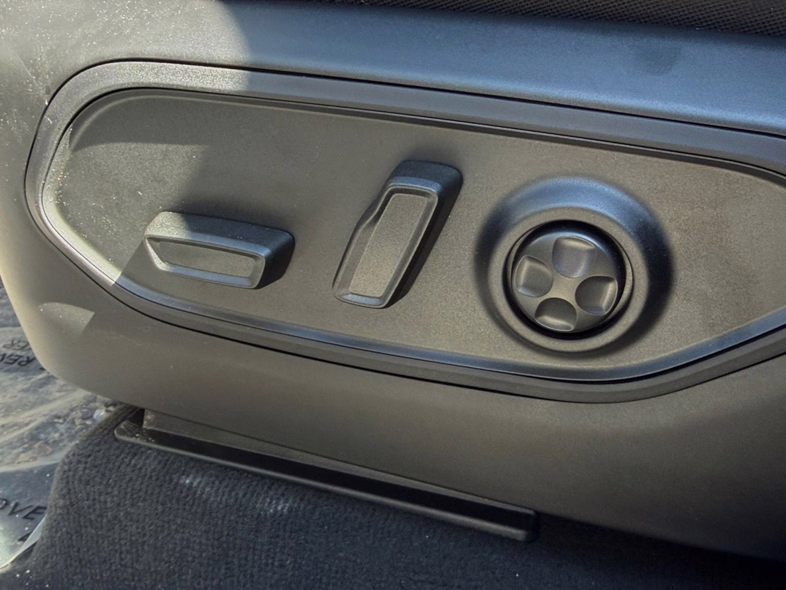 2025 Bright White Clearcoat Jeep Grand Cherokee L Laredo 4X4 SUV