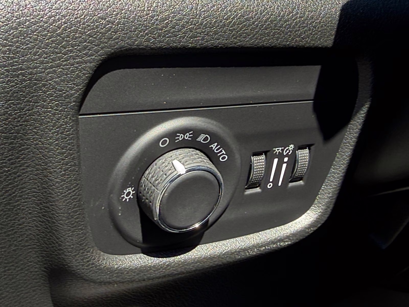 2025 Bright White Clearcoat Jeep Grand Cherokee L Laredo 4X4 SUV