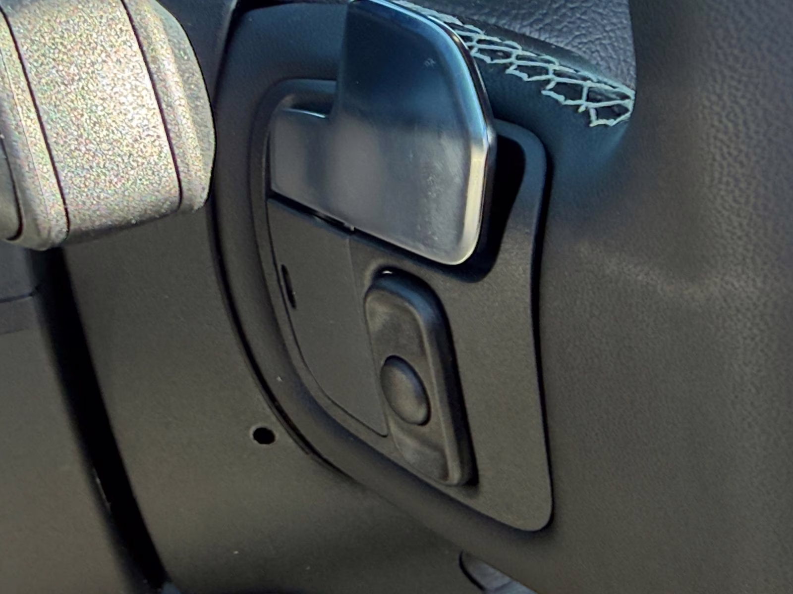 2025 Bright White Clearcoat Jeep Grand Cherokee L Laredo 4X4 SUV