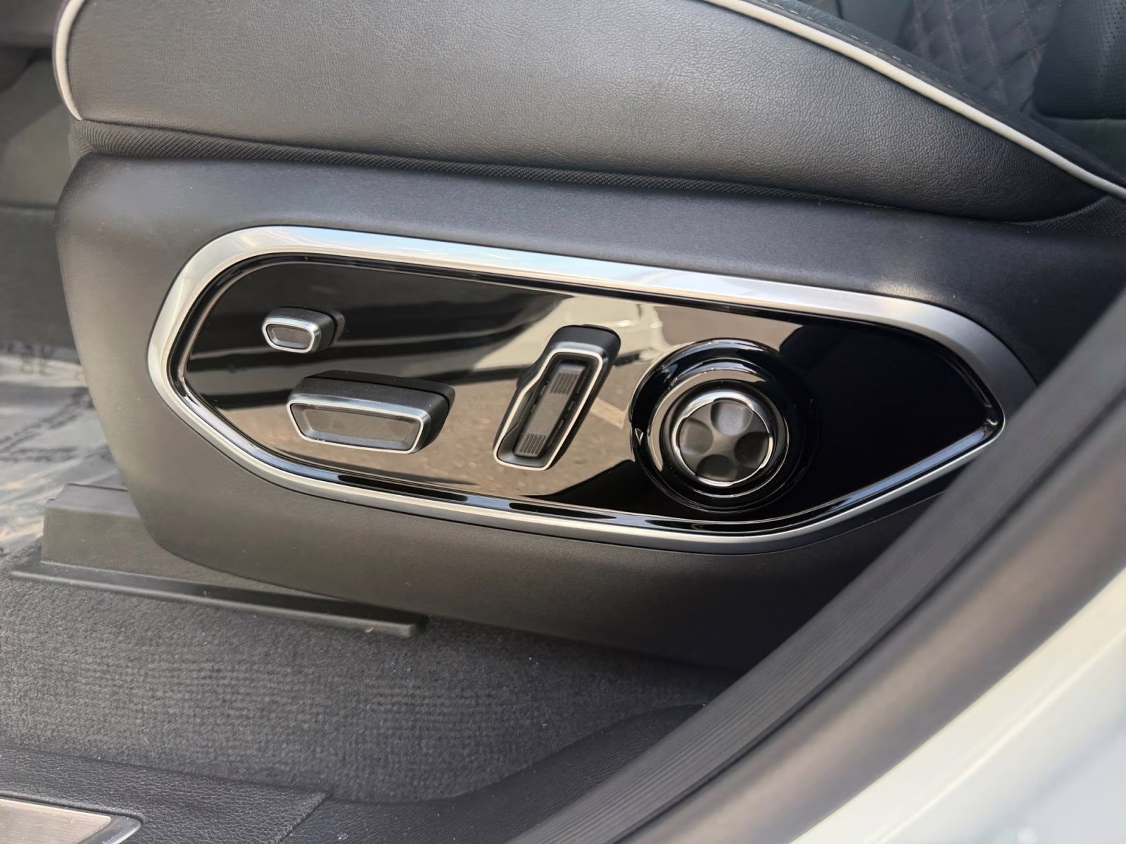 2025 Bright White Clearcoat Jeep Grand Cherokee Summit 4X4 SUV