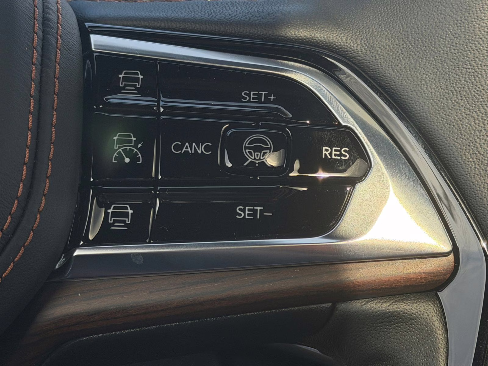 2025 Bright White Clearcoat Jeep Grand Cherokee Summit 4X4 SUV