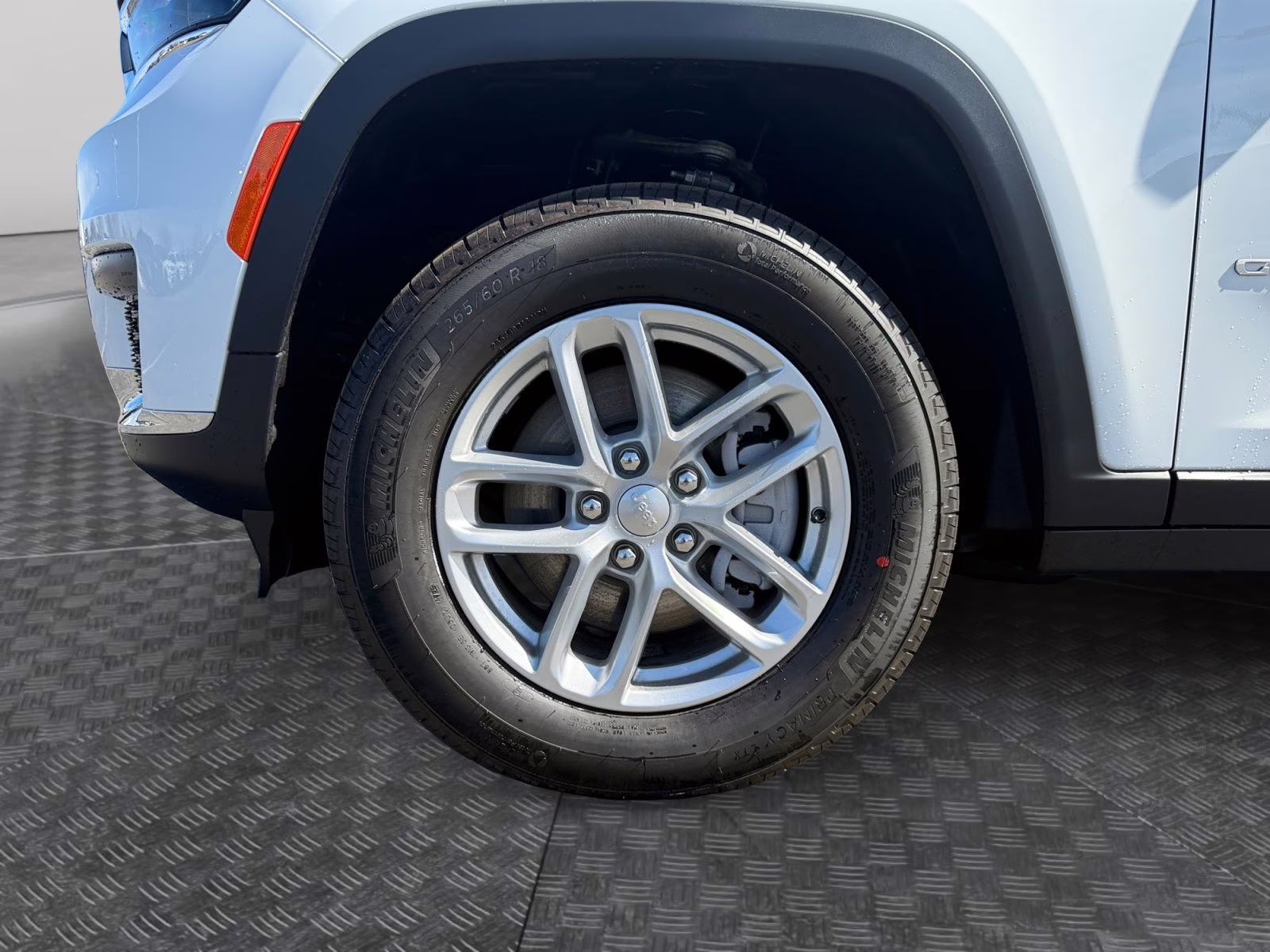 2025 Bright White Clearcoat Jeep Grand Cherokee L Laredo 4X4 SUV