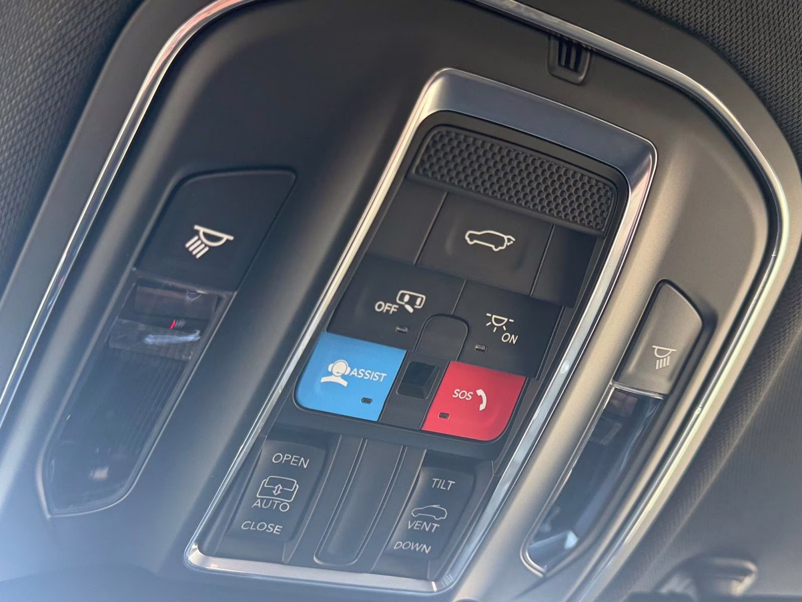 2025 Bright White Clearcoat Jeep Grand Cherokee L Laredo 4X4 SUV