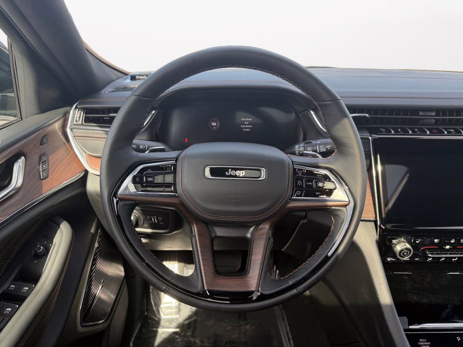 2025 Bright White Clearcoat Jeep Grand Cherokee Summit 4X4 SUV