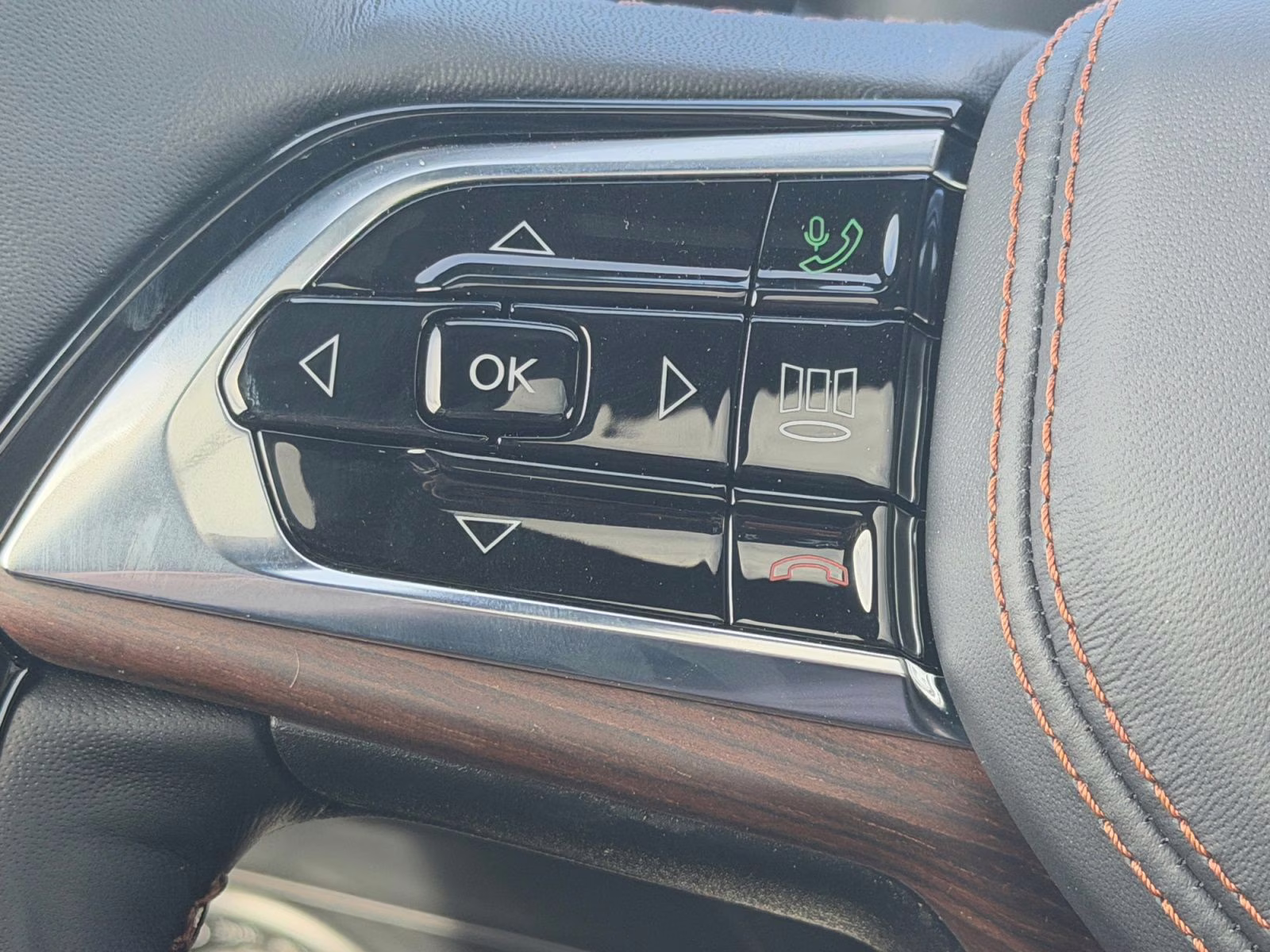 2025 Bright White Clearcoat Jeep Grand Cherokee Summit 4X4 SUV