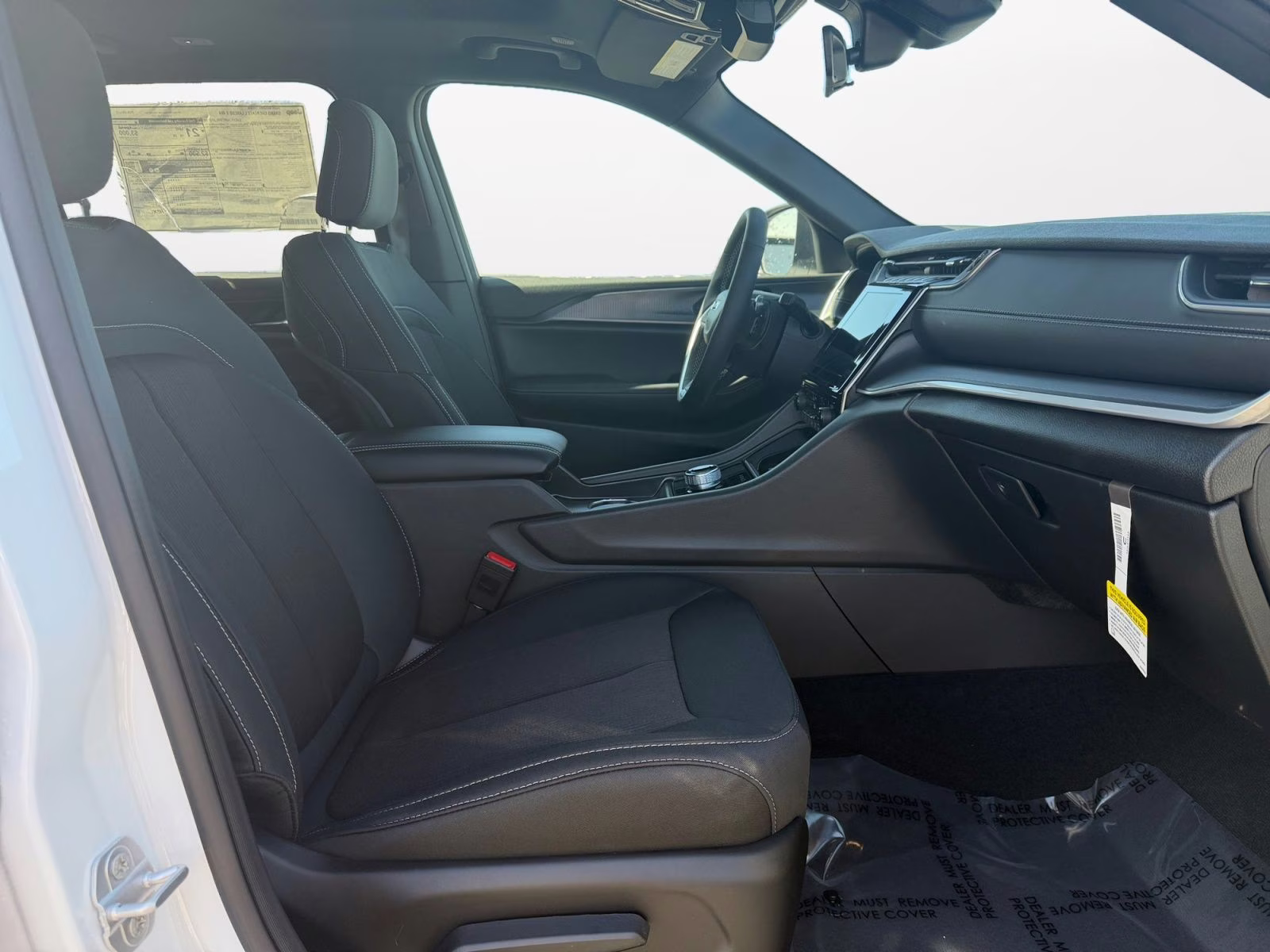 2025 Bright White Clearcoat Jeep Grand Cherokee L Laredo 4X4 SUV