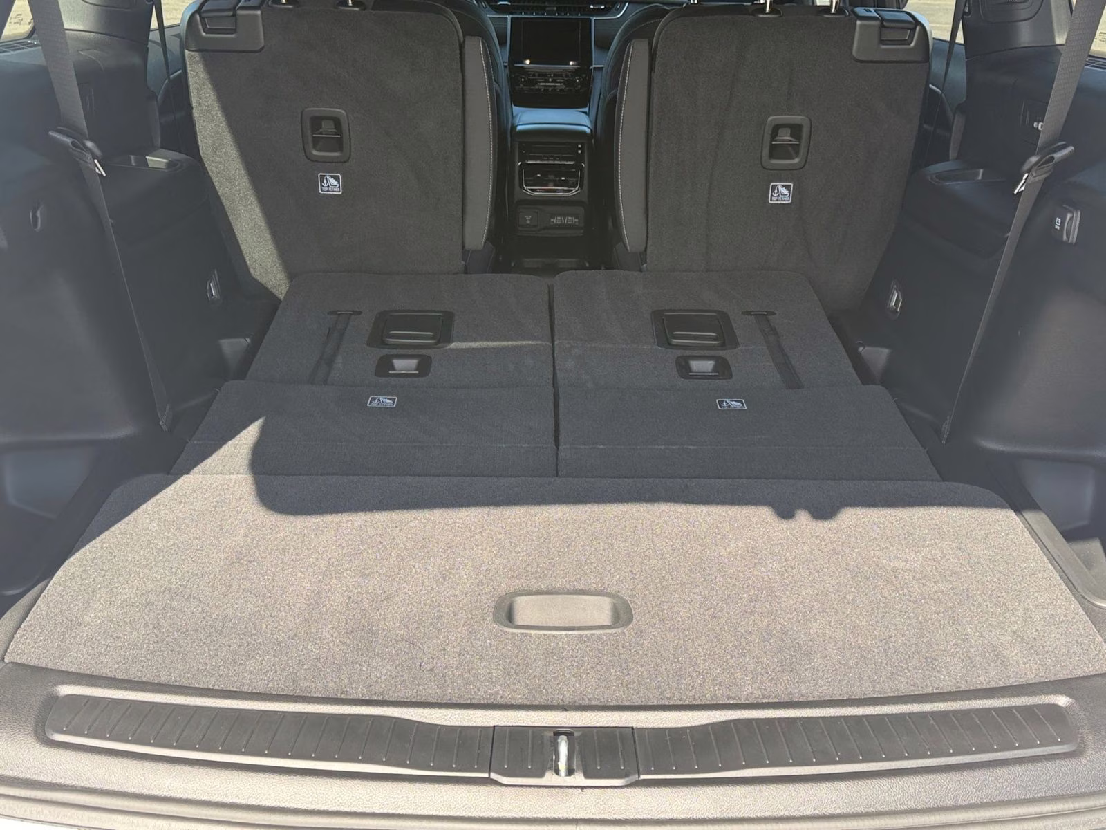 2025 Bright White Clearcoat Jeep Grand Cherokee L Laredo 4X4 SUV