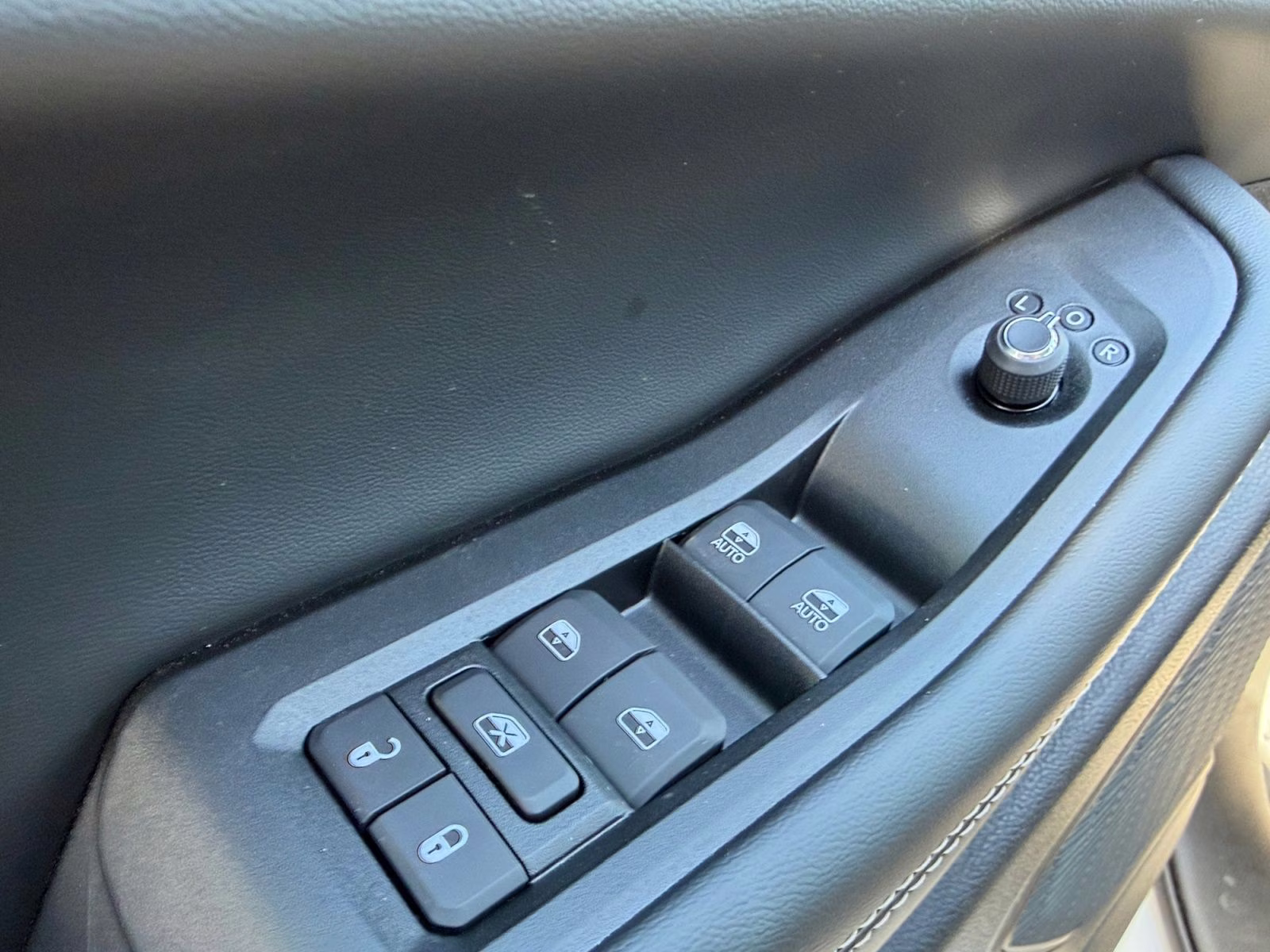 2025 Bright White Clearcoat Jeep Grand Cherokee L Laredo 4X4 SUV