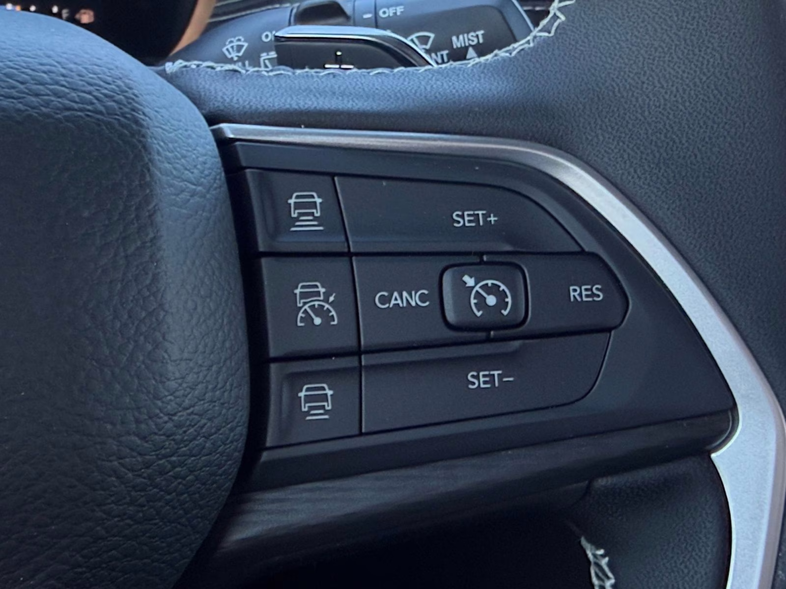 2025 Bright White Clearcoat Jeep Grand Cherokee L Laredo 4X4 SUV