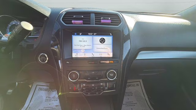 2018 Ingot Silver Ford Explorer XLT 4X4 SUV