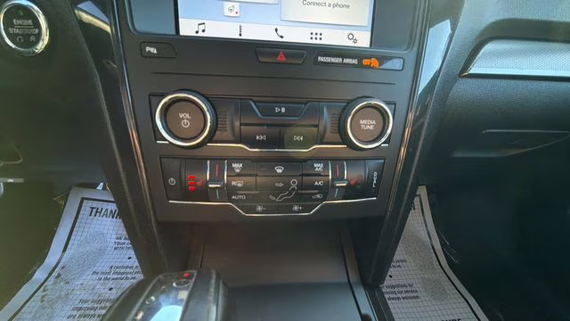 2018 Ingot Silver Ford Explorer XLT 4X4 SUV