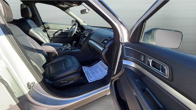 2018 Ingot Silver Ford Explorer XLT 4X4 SUV