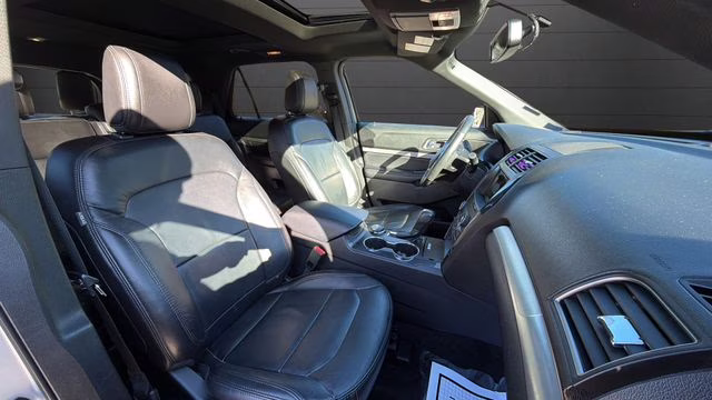 2018 Ingot Silver Ford Explorer XLT 4X4 SUV