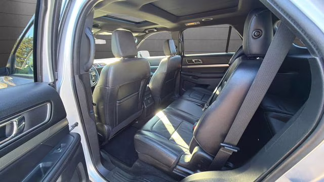 2018 Ingot Silver Ford Explorer XLT 4X4 SUV