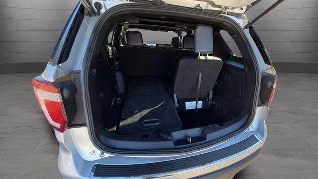 2018 Ingot Silver Ford Explorer XLT 4X4 SUV