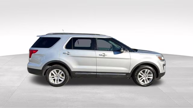2018 Ingot Silver Ford Explorer XLT 4X4 SUV