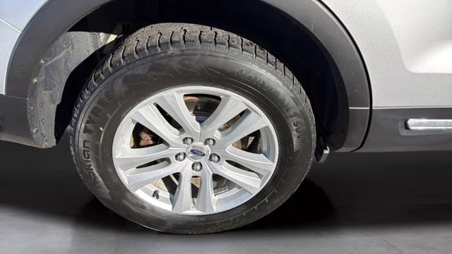 2018 Ingot Silver Ford Explorer XLT 4X4 SUV